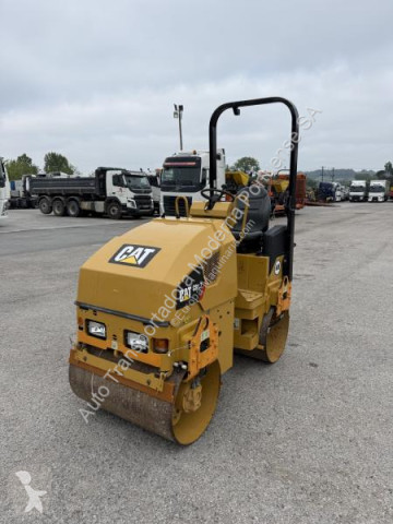 Caterpillar tandem roller