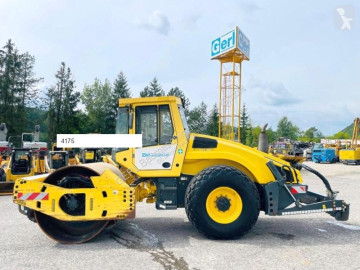Compactador monocilíndrico Bomag