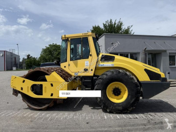 Compactador con rodillo de patas Bomag