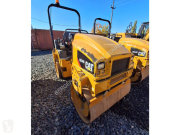 Tandemový zhutňovač Caterpillar