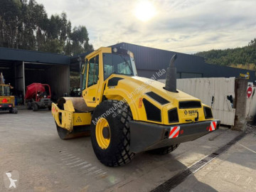 Compacteur monocylindre Bomag
