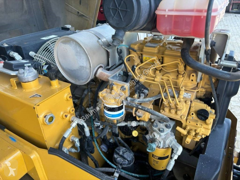 Compactador Caterpillar B