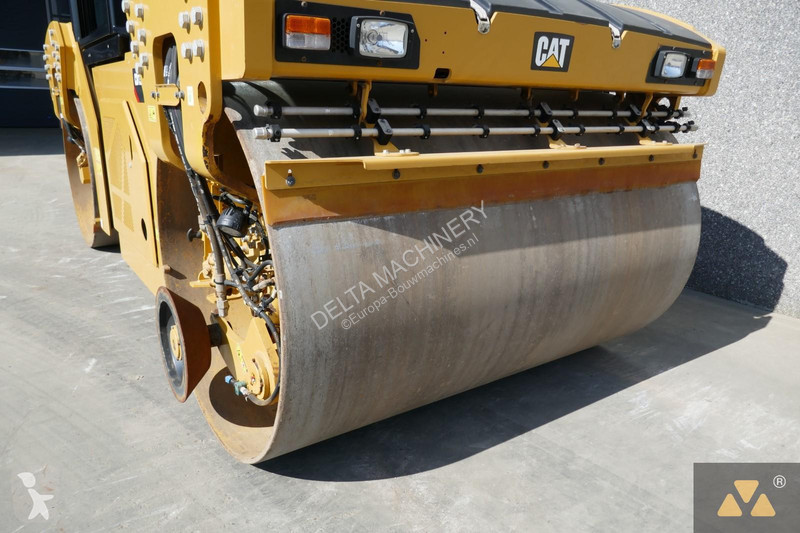 Compactor Caterpillar CB13