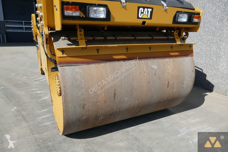 Compactador Caterpillar CB10