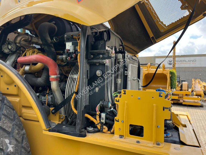 Compactador Caterpillar CS66 roller demo with...