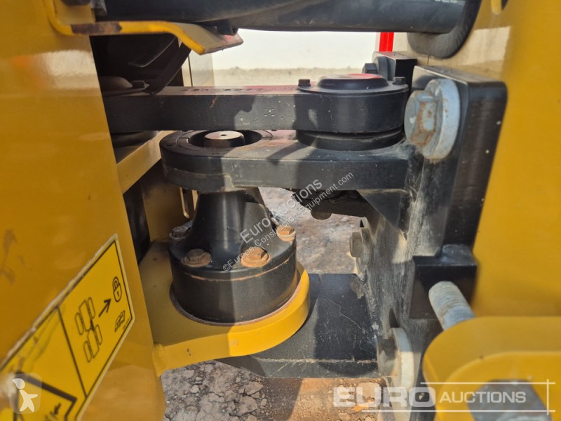 Compactador Caterpillar CB2.5