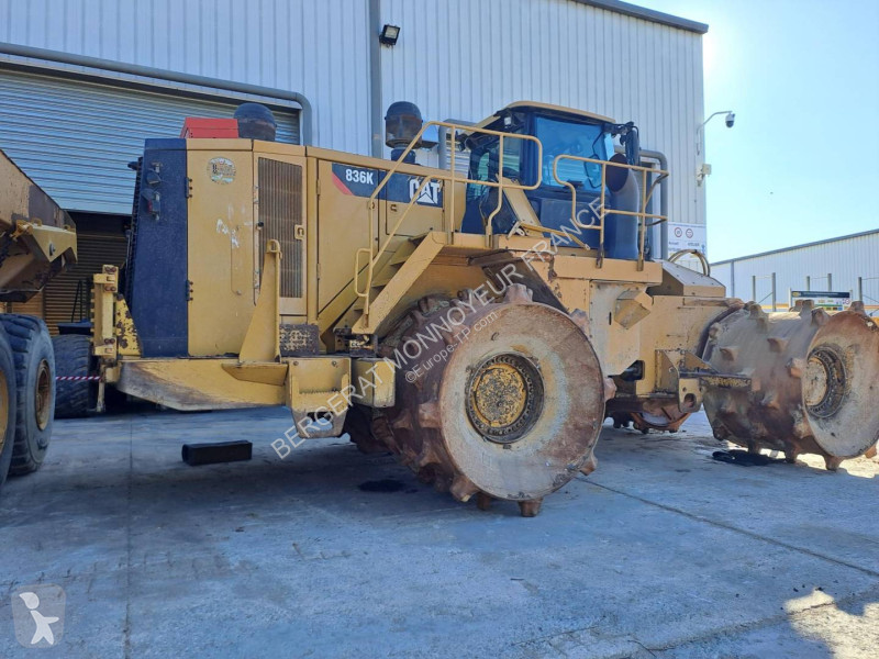 Zhutňovač Caterpillar 836K