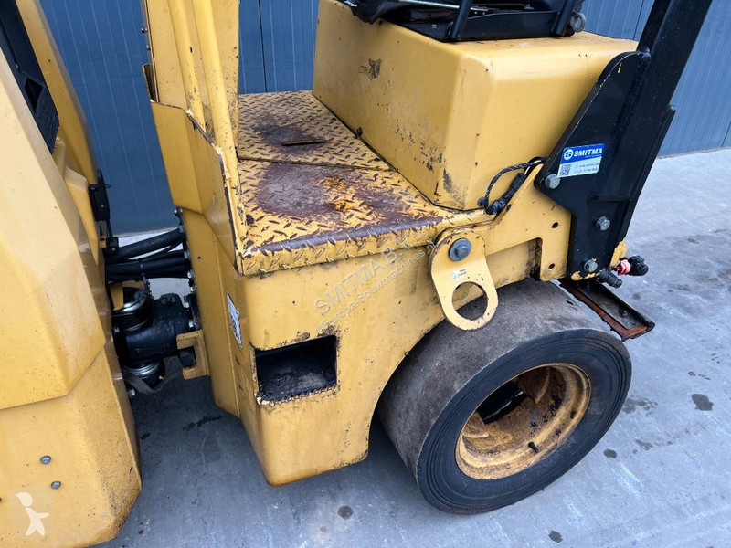 Zhutňovač Caterpillar CC24