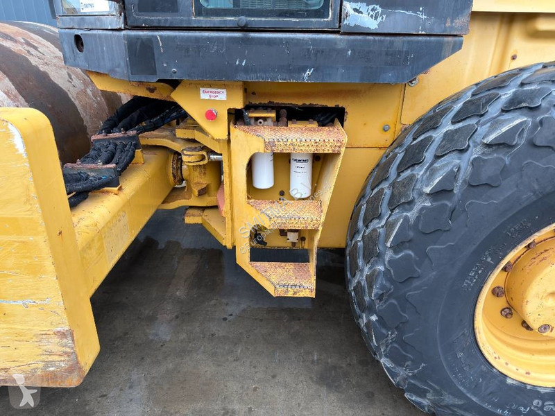 Zhutňovač Caterpillar CS76 XT