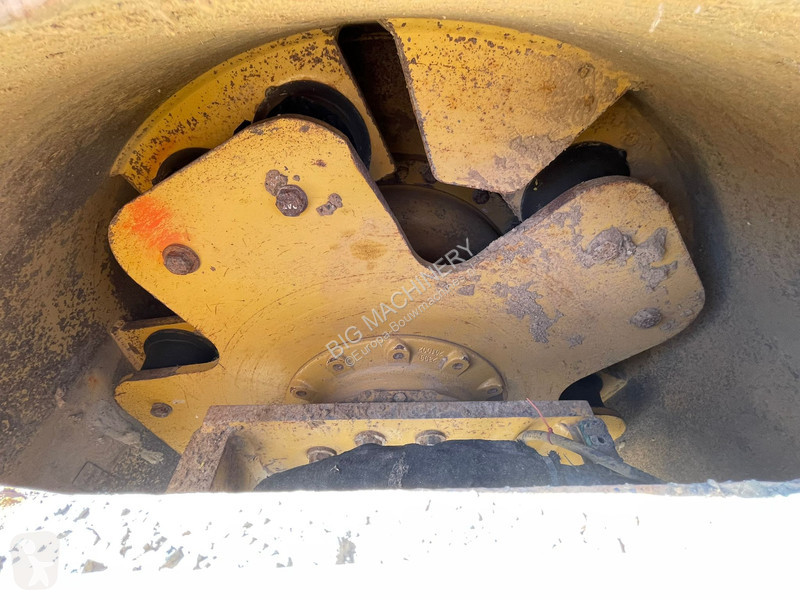 Walec Caterpillar CP64