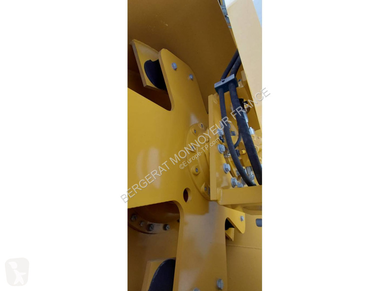 مدحلة Caterpillar CS14