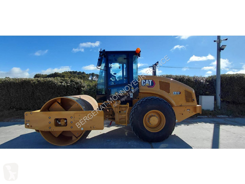 مدحلة Caterpillar CS12