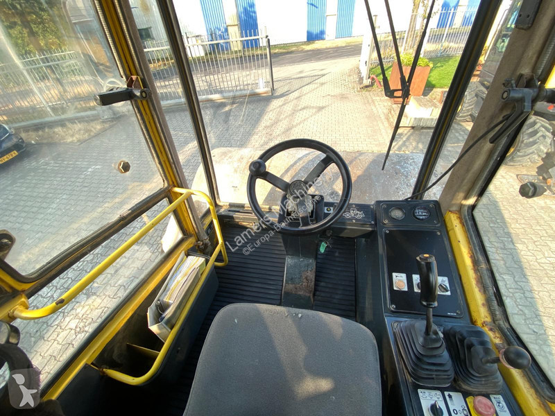 Zhutňovač Bomag BW216 .