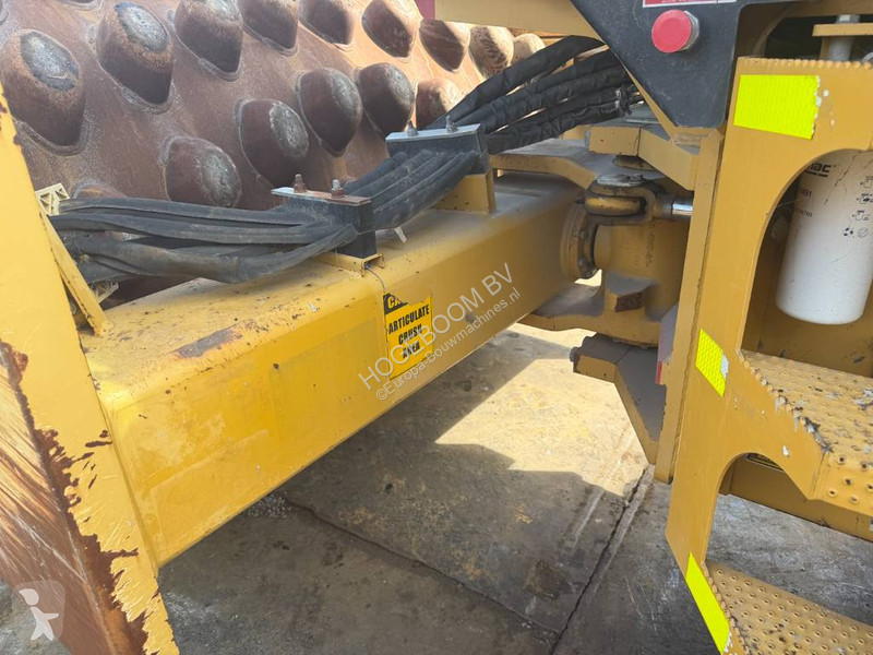 مدحلة Caterpillar CP 76