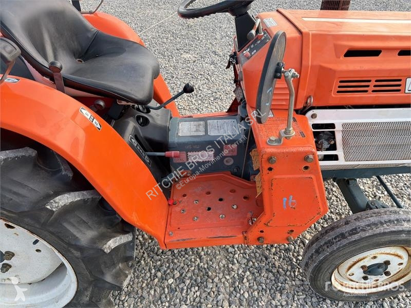 Дорожний коток Kubota ZB1600 Utility Tractor