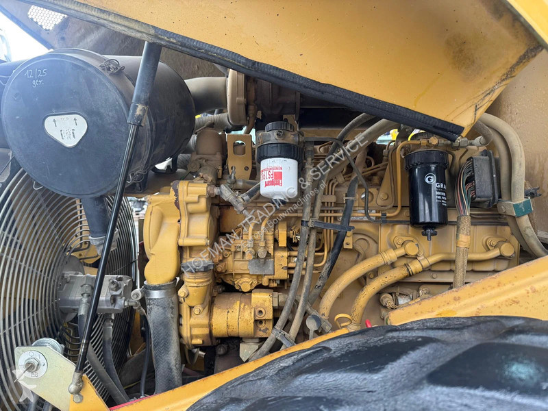 Дорожный каток Caterpillar CS-563E