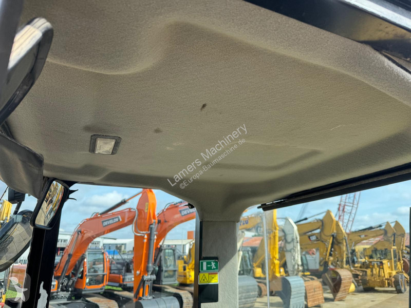 مدحلة Caterpillar CS 663E .