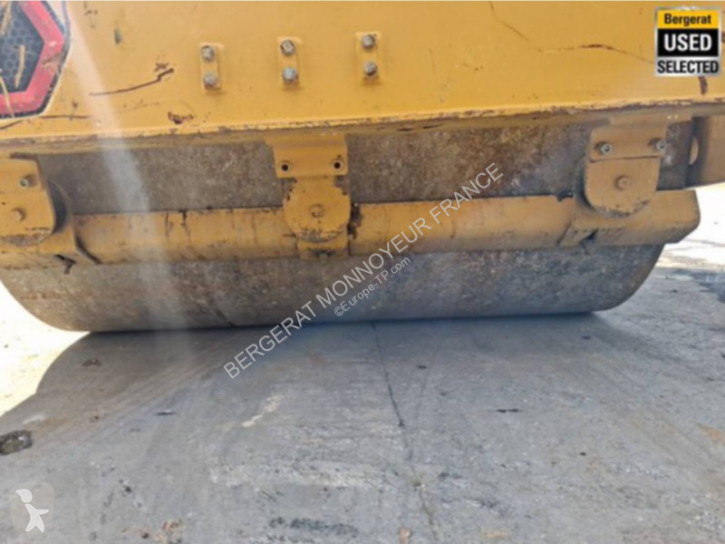 مدحلة Caterpillar 4F
