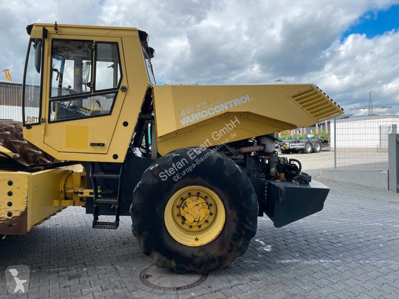 Compactador Bomag BW 225 D-3 / 2001 / nur...