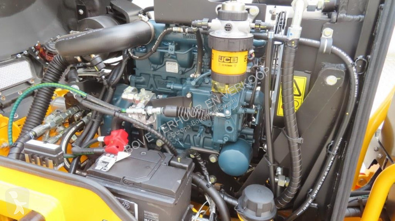 مدحلة JCB