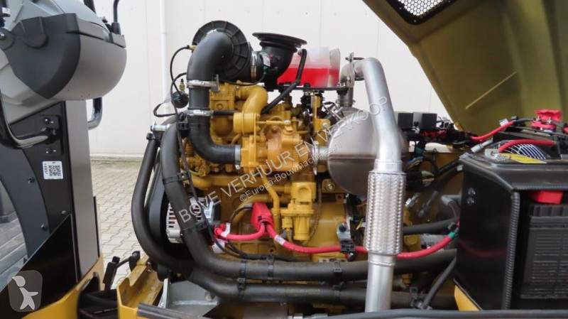 مدحلة Caterpillar CC4.0