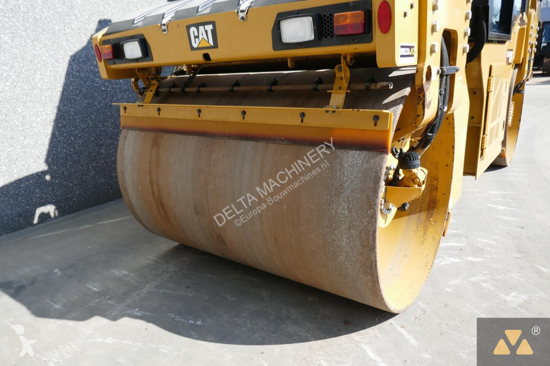 Compactador Caterpillar CB10