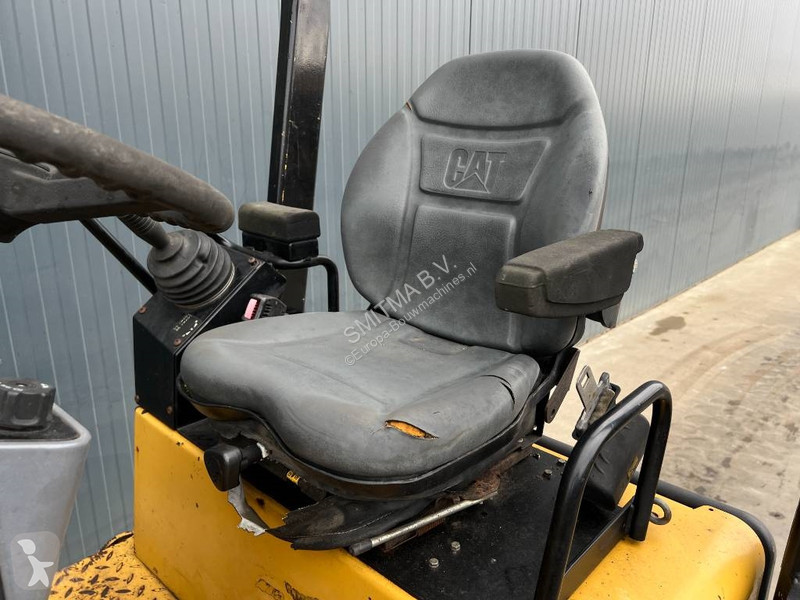Zhutňovač Caterpillar CC24