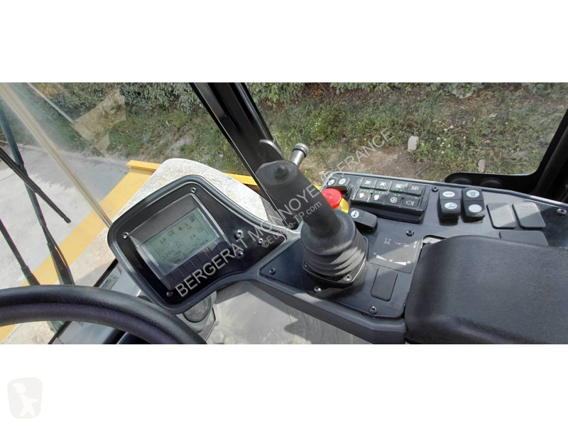 Zhutňovač Caterpillar CS17
