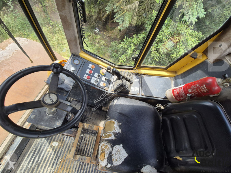 Compactador Bomag BW 211 D