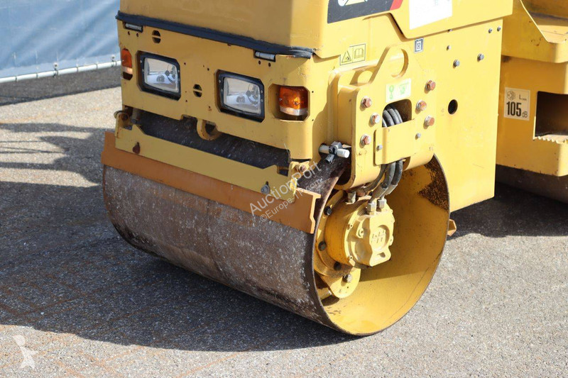 Compactador Caterpillar CB1.7