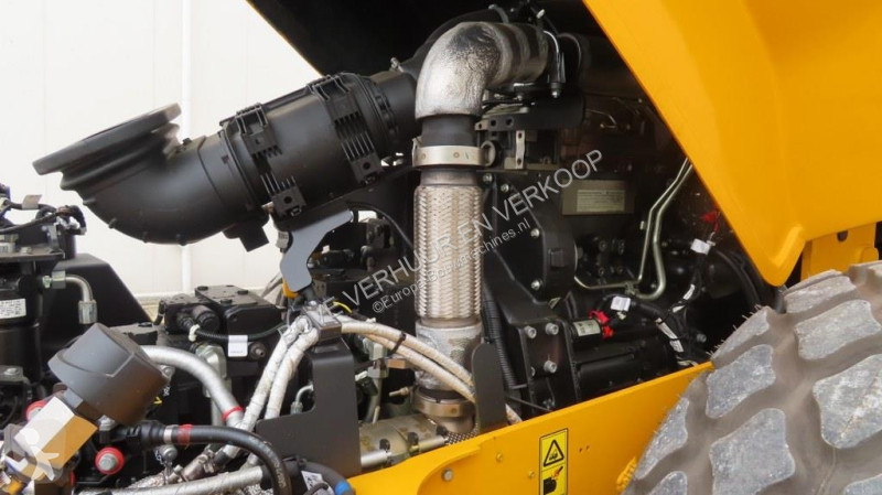 مدحلة JCB VM138D