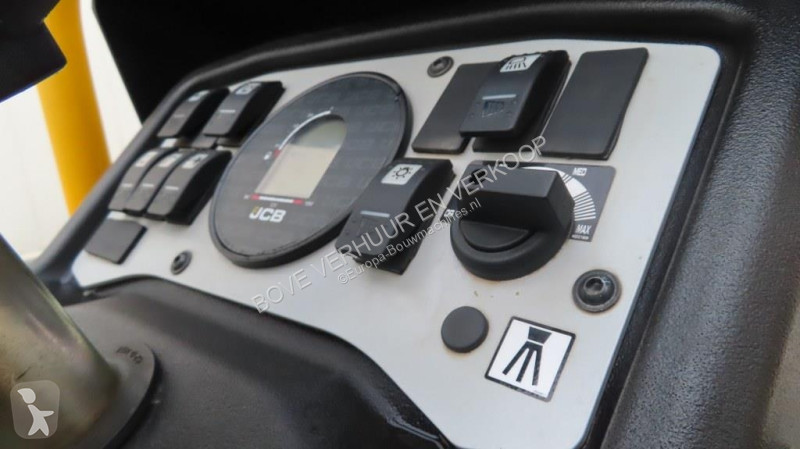 مدحلة JCB