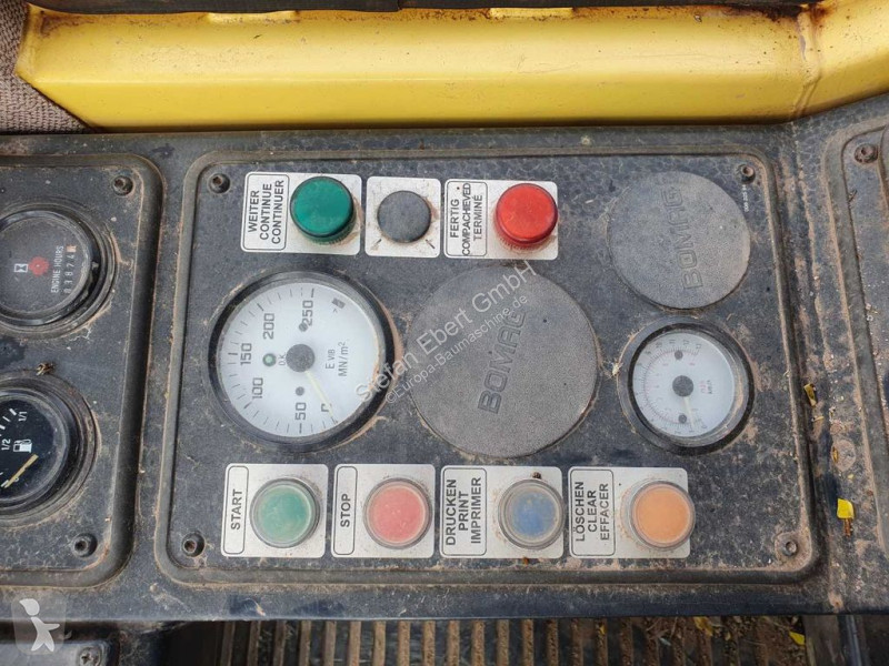 مدحلة Bomag BW 225 D-3 / 2001 / nur 3.824h! /...