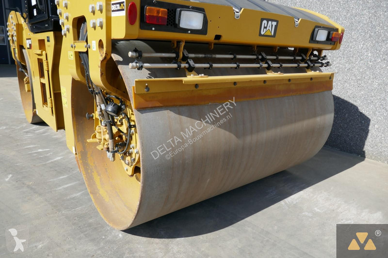 Compactor Caterpillar CB13