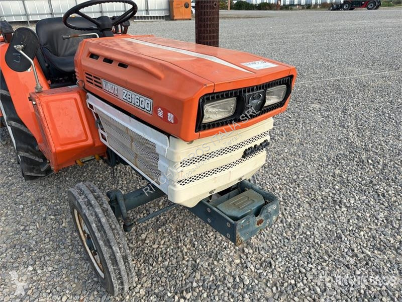 Дорожний коток Kubota ZB1600 Utility Tractor