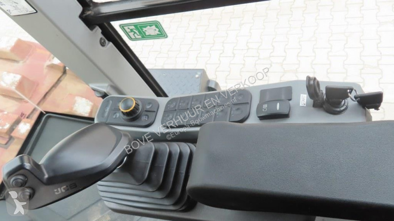 مدحلة JCB VM138D