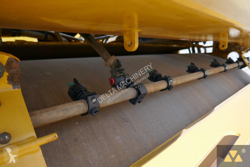 Compactador Caterpillar CB10