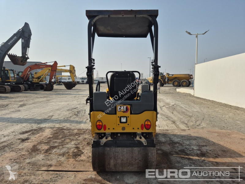Compactador Caterpillar CB2.5