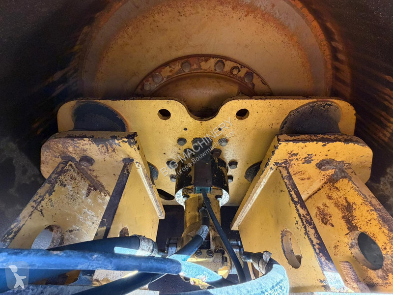 Zhutňovač Caterpillar CP76 (19t)