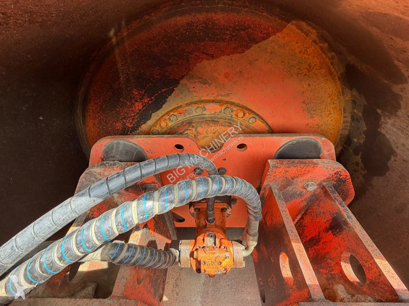مدحلة Caterpillar CS74