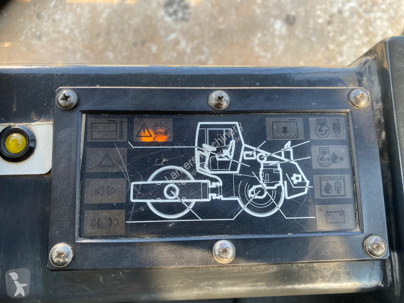 Zhutňovač Bomag BW216 .