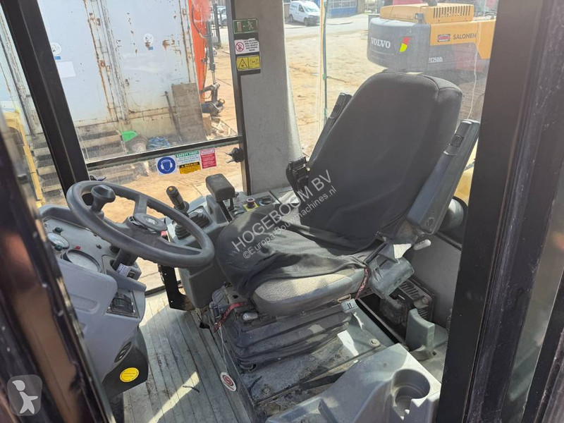مدحلة Caterpillar CP 76