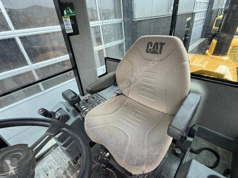 Дорожный каток Caterpillar CS-563E