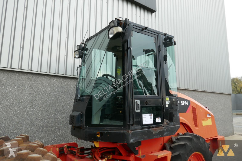 Compacteur Caterpillar