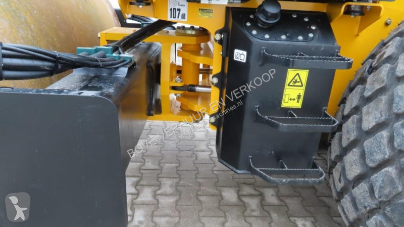 Валяк JCB VM116 D
