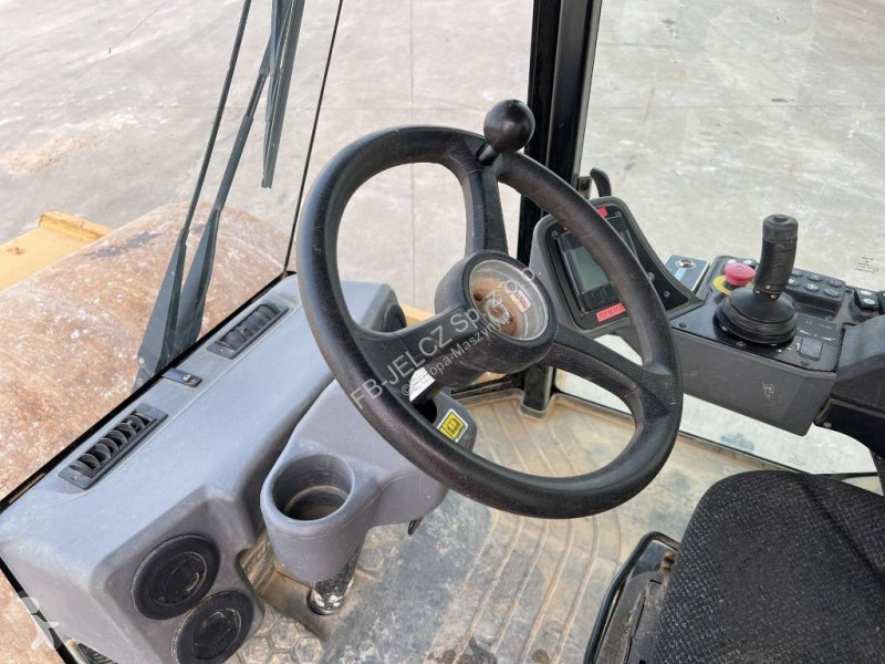 Compactador Caterpillar Vibrating Compactor CAT