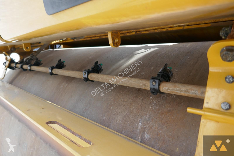 Compactador Caterpillar CB10