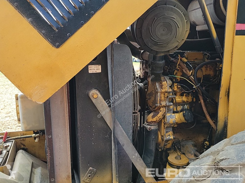 Compactador Caterpillar CS553E
