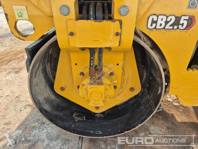 Compactador Caterpillar CB2.5