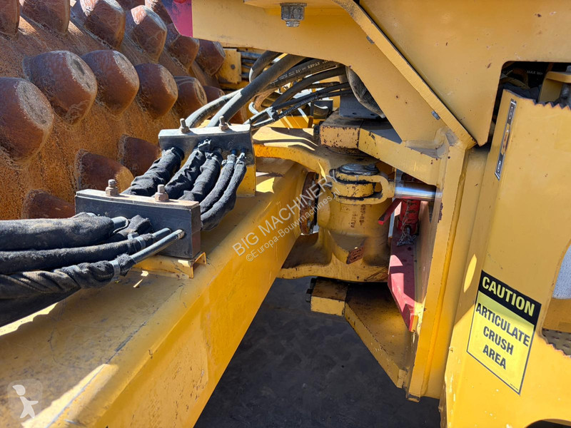 Zhutňovač Caterpillar CP76 (19t)